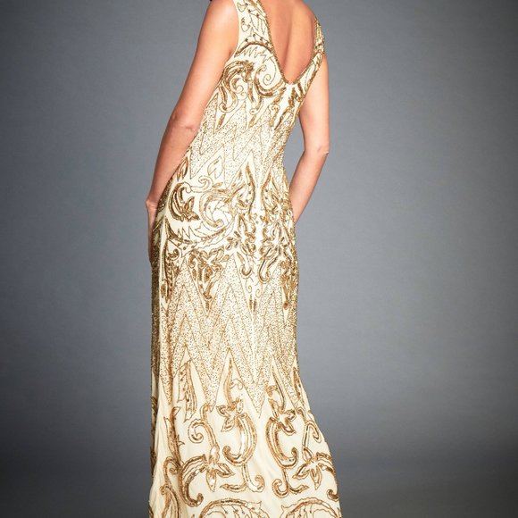 Sparkle into the night in this gorgeous 1920’s inspired gown. - Picture 2 of 2
